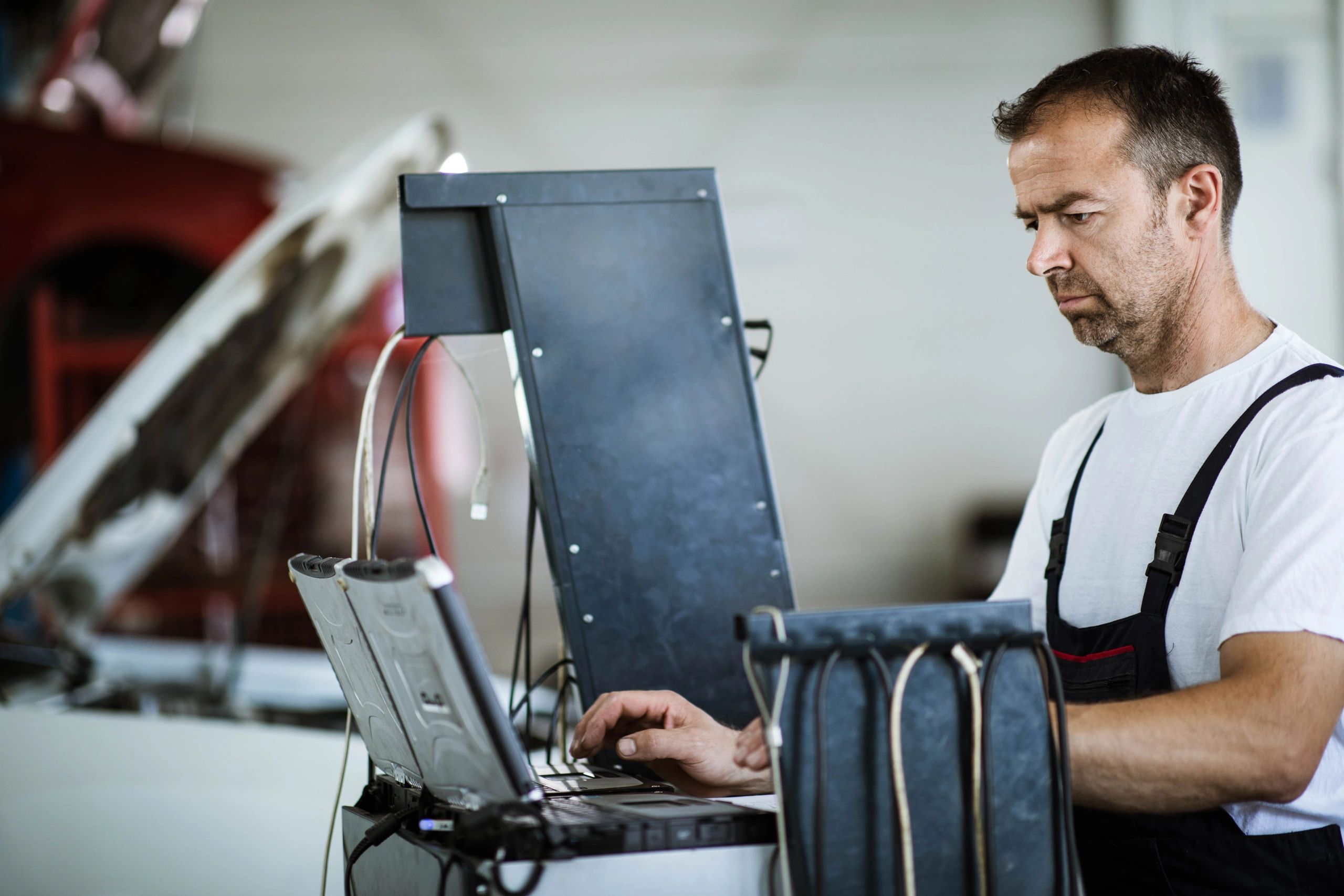 Technician running an AVILOO battery health test in Ashmore, QLD